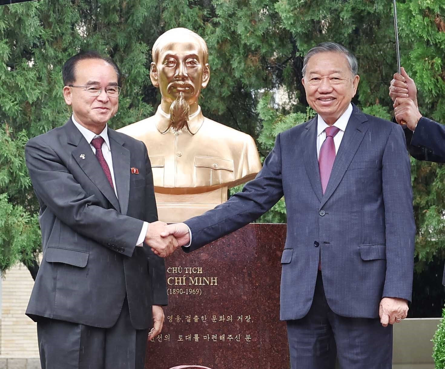 vna-potal-tong-bi-thu-to-lam-du-le-khanh-thanh-tuong-dai-chu-tich-ho-chi-minh-tai-binh-nhuong-8329743.jpg