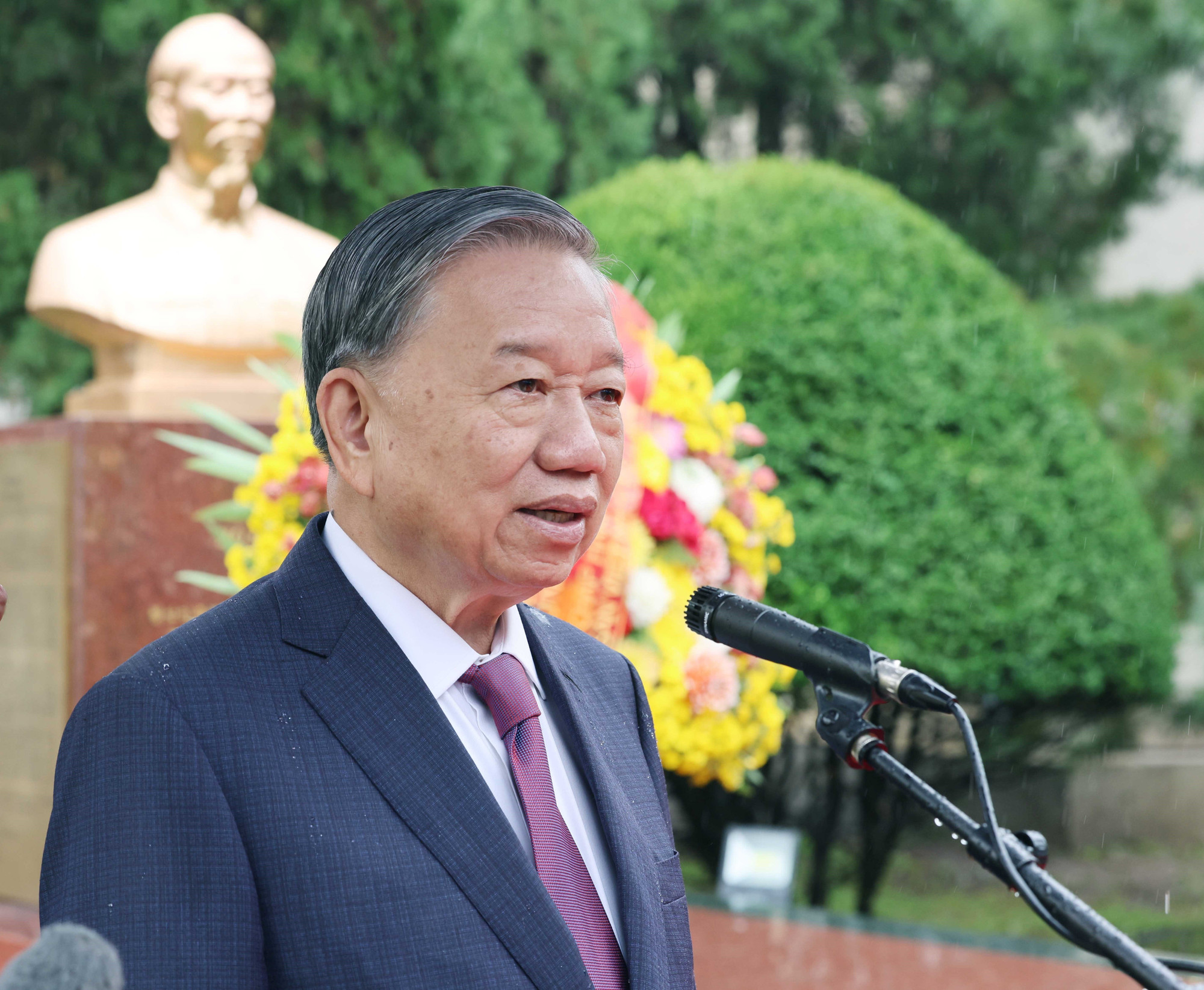 vna-potal-tong-bi-thu-to-lam-du-le-khanh-thanh-tuong-dai-chu-tich-ho-chi-minh-tai-binh-nhuong-8329762-1.jpg