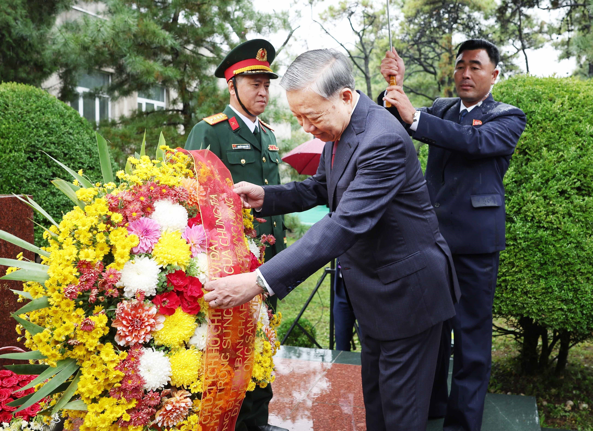 vna-potal-tong-bi-thu-to-lam-du-le-khanh-thanh-tuong-dai-chu-tich-ho-chi-minh-tai-binh-nhuong-8329739.jpg