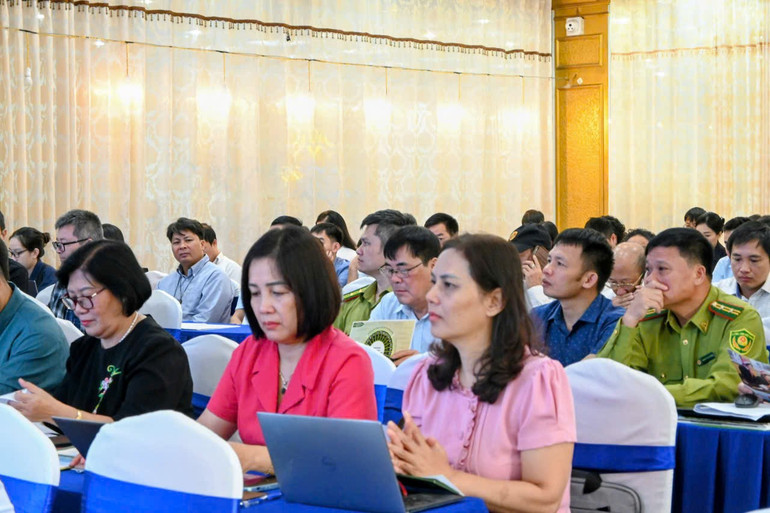 Đại biểu tham dự Hội thảo “Đa dạng sinh học và giải pháp dựa vào thiên nhiên cho phát triển vùng núi phía bắc” do Liên hiệp các Hội Khoa học và kỹ thuật Việt Nam (VUSTA) và Trung tâm Con người và thiên nhiên (PanNature) tổ chức. (Ảnh: PanNature) z7150275694805-b134d67baae5039e223481ecbd6d749b.jpg
