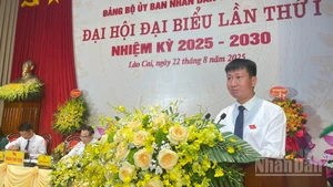 Bí thư Đảng bộ, Chủ tịch Ủy ban nhân dân tỉnh Lào Cai, Trần Huy Tuấn phát biểu tại đại hội. (Ảnh: THANH SƠN)