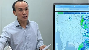 Ông Hoàng Phúc Lâm, Phó Giám đốc Trung tâm Dự báo khí tượng thủy văn quốc gia thông tin về bão số 5.