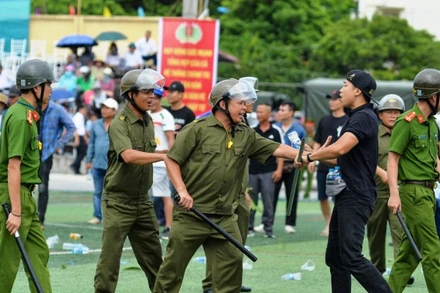 Lực lượng bảo vệ an ninh trật tự ở cơ sở thành phố Hải Phòng phối hợp diễn tập xử lý tình huống về an ninh trật tự tại cơ sở. (Ảnh: Công an Hải Phòng)