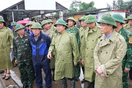 Phó Thủ tướng Chính phủ Trần Hồng Hà kiểm tra công tác phòng, chống bão số 3 tại phường Đồ Sơn, Hải Phòng. (Ảnh: Cổng TTĐT Hải Phòng)