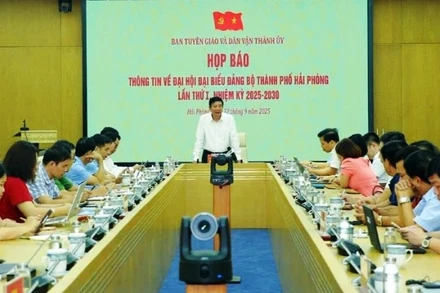 Quang cảnh buổi họp báo.