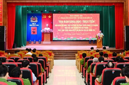 Quang cảnh Tọa đàm khoa học - thực tiễn do Công an thành phố Hải Phòng phối hợp với Học viện An ninh nhân dân tổ chức.