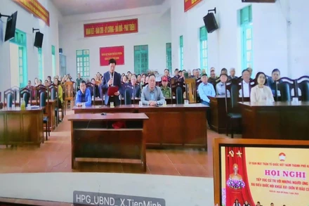 Một điểm cầu trực tuyến hội nghị tiếp xúc cử tri vận động bầu cử ở Hải Phòng được tổ chức bằng hình thức trực tiếp kết hợp trực tuyến rất thuận lợi.