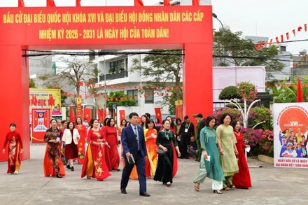 Cử tri Hải Phòng trong ngày hội non sông.