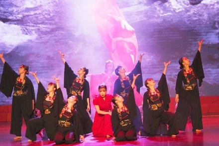 Tiết mục của các nghệ sĩ Nhật Bản tại Chương trình.