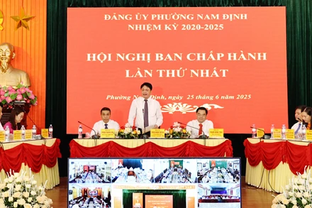 Vận hành thử nghiệm hội nghị Ban Chấp hành Đảng bộ phường Nam Định.