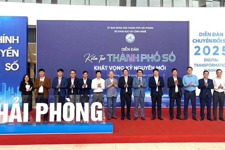 Các đại biểu dự diễn đàn.