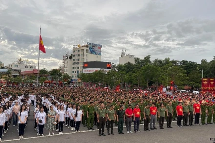 Hàng nghìn người ở thành phố Hải Phòng tham gia sự kiện.