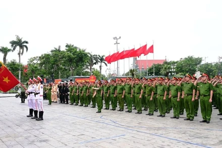 Lực lượng tham gia Lễ ra quân.