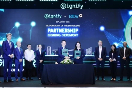 Signify Việt Nam và Ngân hàng Thương mại cổ phần Đầu tư và Phát triển Việt Nam ký kết hợp tác hỗ trợ doanh nghiệp giảm phát thải.