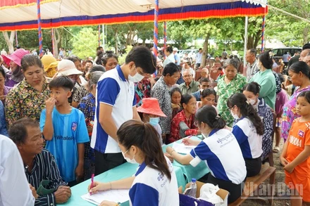Chương trình thu hút sự tham gia của đông đảo người dân trên địa bàn tỉnh Takeo. (Ảnh: HUY VŨ)