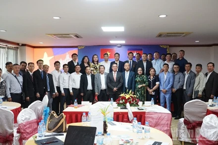 Tọa đàm là cơ hội để lãnh đạo địa phương lắng nghe trực tiếp những trao đổi, kiến nghị của các doanh nghiệp Việt Nam và Campuchia. (Ảnh: HUY VŨ)