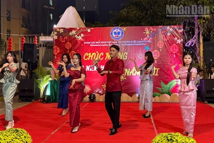 Tiết mục văn nghệ biểu diễn tại Tết Sinh viên-Chào năm mới Xuân Bính Ngọ 2026. (Ảnh: HUY VŨ)