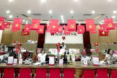 Ngân hàng Agribank bố trí cán bộ làm việc xuyên lễ.