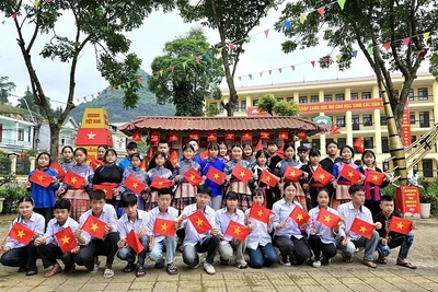 Niềm vui của học sinh Trường phổ thông dân tộc nội trú trung học cơ sở và trung học phổ thông Bắc Hà (tỉnh Lào Cai) trong dịp kỷ niệm 80 năm Cách mạng Tháng Tám thành công và Quốc khánh 2/9.