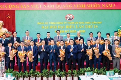 Ban Chấp hành Đảng bộ PVEP khóa IV, nhiệm kỳ 2025-2030 ra mắt đại hội.