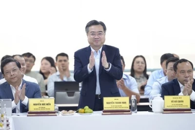 Đồng chí Nguyễn Thanh Nghị, Phó Bí thư Thường trực Thành ủy Thành phố Hồ Chí Minh dự tọa đàm.