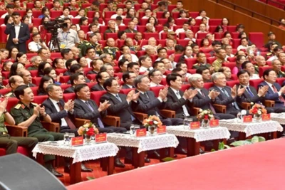 Tổng Bí thư Tô Lâm và các đồng chí lãnh đạo Đảng, Nhà nước dự chương trình gặp mặt người có công và nhân chứng lịch sử tiêu biểu. (Ảnh ĐĂNG KHOA)