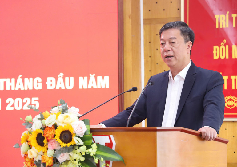 PGS, TS Vũ Trọng Lâm, Bí thư Đảng ủy, Giám đốc, Tổng Biên tập Nhà xuất bản Chính trị quốc gia Sự thật phát biểu tại Hội nghị. z6813132594203-842e87e56a7fa55b841388fc86992e03.jpg