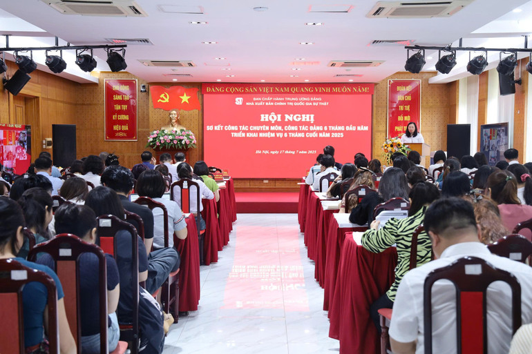 Quang cảnh Hội nghị. z6813132573917-c5f8cc27394f1529293ee44d61655ec0.jpg