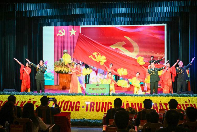 Chương trình văn nghệ chào mừng Đại hội. (Ảnh: DUY LINH) chuong-trinh-van-nghe-chao-mung-dai-hoi-anh-duy-linh.jpg