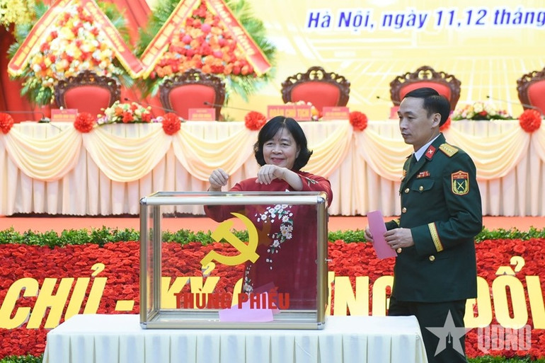 Đại hội tiến hành bầu Ban Chấp hành Đảng bộ Bộ Tư lệnh Thủ đô Hà Nội nhiệm kỳ 2025-2030 (Ảnh: HOÀNG VIỆT) dai-hoi-tien-hanh-bo-phieu-bau-ban-chap-hanh-dang-bo-bo-tu-lenh-thu-do-ha-noi-nhiem-ky-2025-2030anh-hoang-viet.jpg