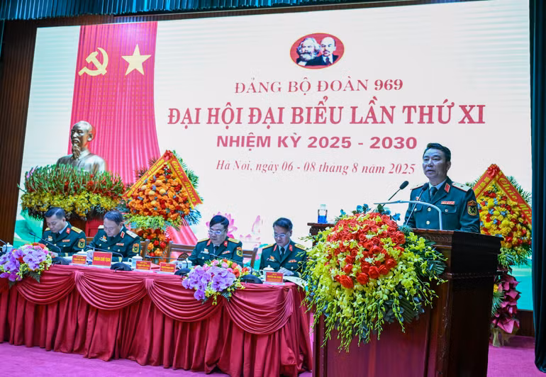 thieu-tuong-pham-van-hieu-bi-thu-dang-uy-doan-969-chinh-uy-bo-tu-lenh-lang-chu-tich-ho-chi-minh-trinh-bay-bao-cao-chinh-tri-tai-dai-hoi-anh-duy-linh.jpg
