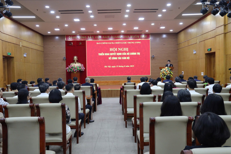 Quang cảnh hội nghị. z6943731178239-d4f67d3e58a71e8abc615345597968f5.jpg