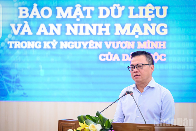 Đồng chí Lê Quốc Minh, Ủy viên Trung ương Đảng, Tổng Biên tập Báo Nhân Dân, Phó Trưởng Ban Tuyên giáo và Dân vận Trung ương, Chủ tịch Hội Nhà báo Việt Nam phát biểu kết thúc tọa đàm. (Ảnh: THÀNH ĐẠT) ndo_br_z7049376995497-7ca1c35e30a3bb12107aba14a2ba62d1.jpg