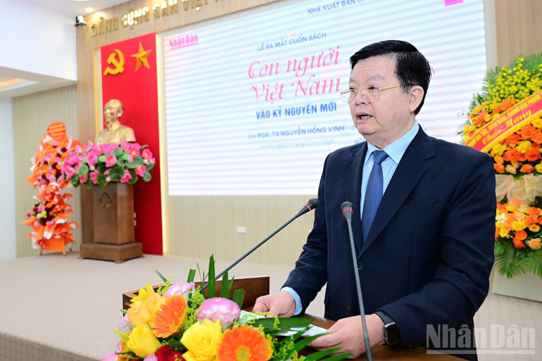 Đồng chí Mai Văn Chính, Ủy viên Trung ương Đảng, Phó Thủ tướng Chính phủ chia sẻ tại Lễ ra mắt sách. (Ảnh: BẢO LONG) ndo_br_140785078617601463514.jpg