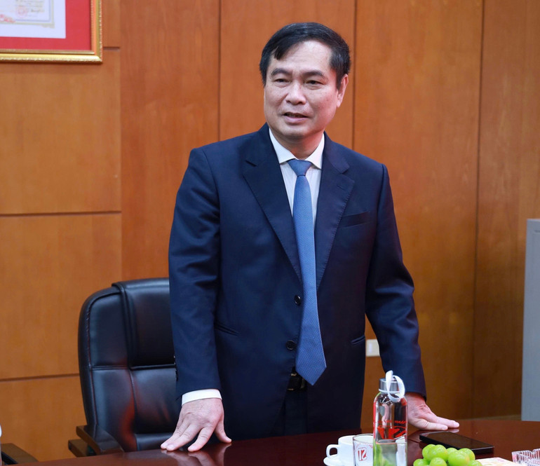 Đồng chí Phan Xuân Thủy, Phó Trưởng Ban Tuyên giáo và Dân vận Trung ương phát biểu chúc mừng Nhà xuất bản Chính trị quốc gia Sự thật nhân Ngày truyền thống ngành Xuất bản, In và Phát hành sách Việt Nam. z7102003208417-1ec3da540bf298775bf02be7deb95a51.jpg