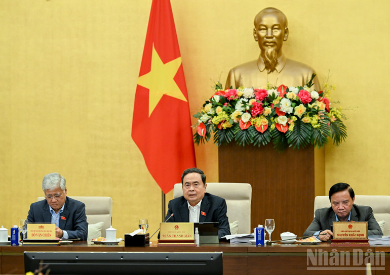 El presidente de la Asamblea Nacional, Tran Thanh Man, interviene en la reunión. (Foto: DUY LINH) ndo_br_bnd-5840.jpg