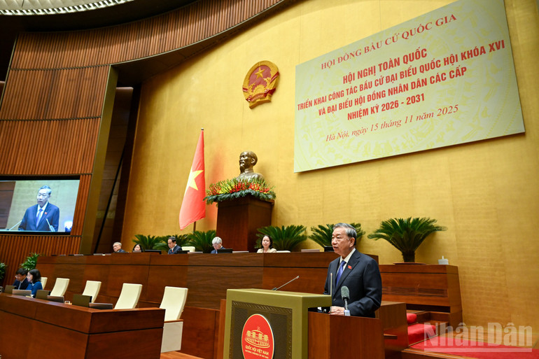 Generální tajemník To Lam požádal o zaměření na dobré vedení personální práce, což je nejdůležitější krok voleb. (Foto: DUY LINH) ndo_br_bnd-5574.jpg