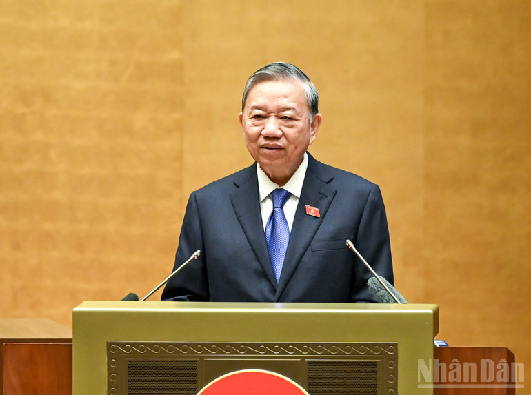Generální tajemník To Lam pronesl na konferenci projev. (Foto: DUY LINH) ndo_br_bnd-5666.jpg