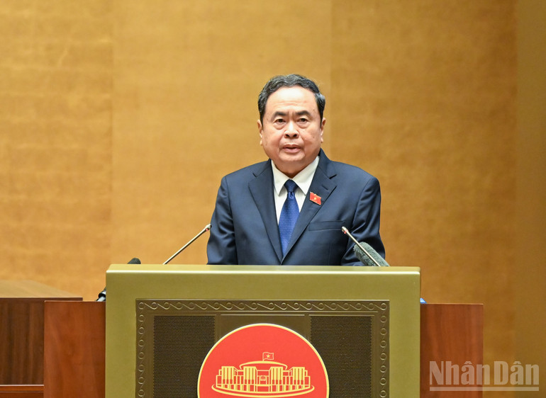 ប្រធានរដ្ឋសភា លោក Tran Thanh Man - ប្រធានក្រុមប្រឹក្សាជាតិរៀបចំការបោះឆ្នោត ថ្លែងសុន្ទរកថាបើកសន្និសីទ។ (រូបថត៖ DUY LINH) ndo_br_bnd-5451.jpg