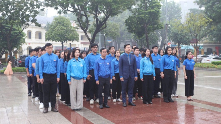 Jeugd van het Kapitaal herdenkt leider V.I. Lenin. dang-huong-2-6144.jpg