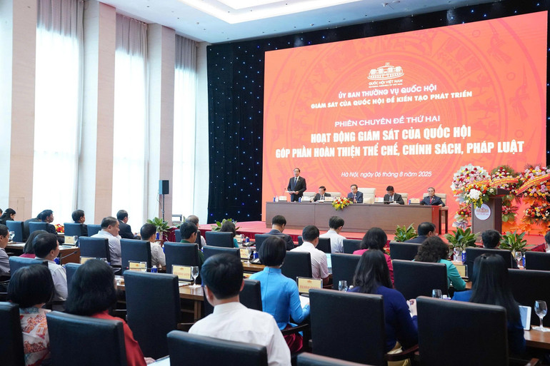 Quang cảnh phiên chuyên đề thứ 2 chiều 6/8. (Ảnh: DUY LINH) 060820250343-pctqh-toan.jpg