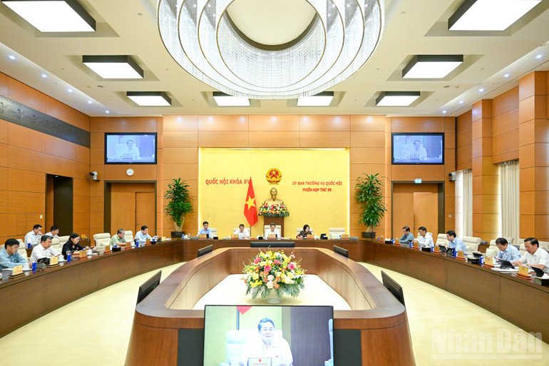 Quang cảnh phiên họp sáng 9/10. (Ảnh: DUY LINH) ndo_br_bnd-8708.jpg