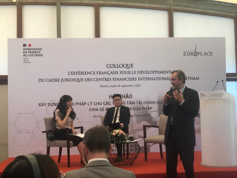 Ông Olivier Vigna, Phó Tổng Giám đốc Paris Europlace trao đổi tại hội thảo. z7024739719992-6bf29b6ba6d6bc3df095f261c4c2a3ce.jpg