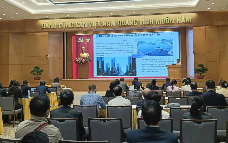 Reportern presenterade information om resultaten av att införa lokalt styre på två nivåer. z7174436066847-d90fc346b0416fefb78e70ccc88bb716.jpg