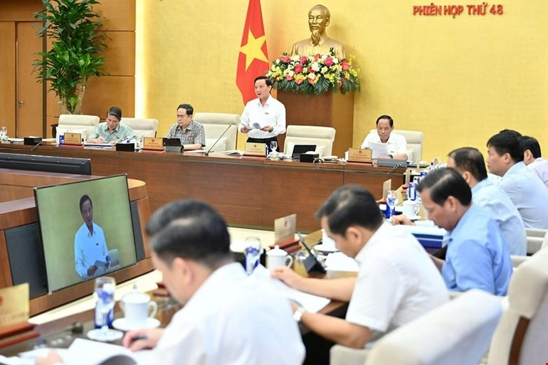 Phó Chủ tịch Quốc hội Nguyễn Khắc Định điều hành nội dung phiên họp. (Ảnh: DUY LINH) 202508120908043569-gen-h-z689804.jpg