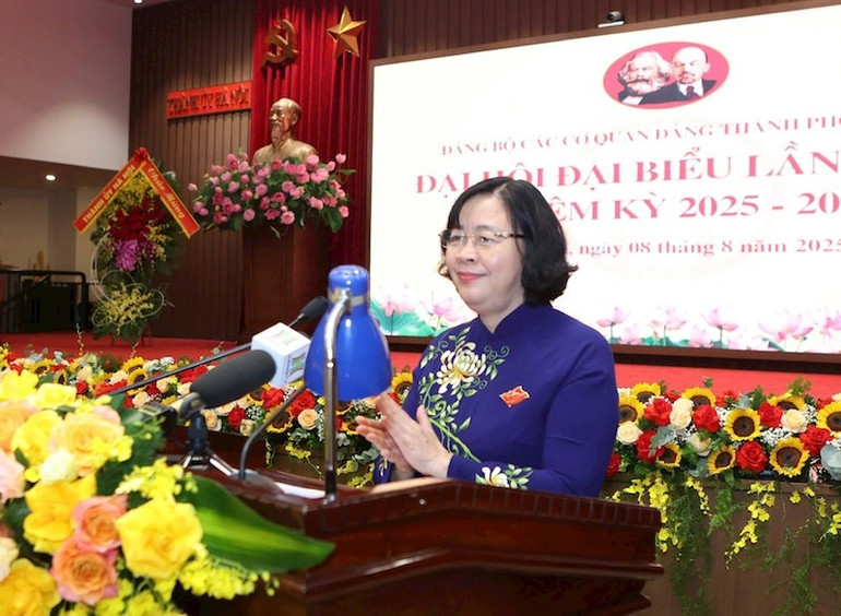 Đồng chí Bùi Thị Minh Hoài phát biểu chỉ đạo Đại hội. bt882.jpg