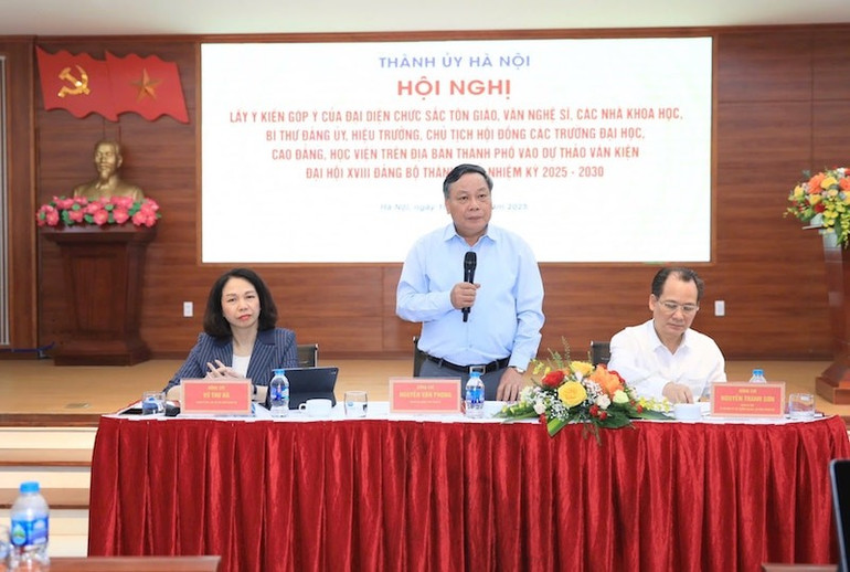 Phó Bí thư Thường trực Thành ủy Hà Nội Nguyễn Văn Phong phát biểu tại hội nghị. nguyen-van-phong1.jpg