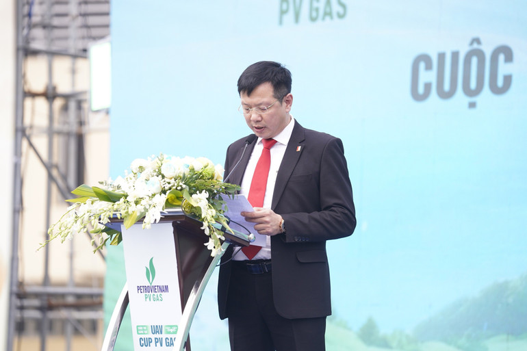 Discursul de închidere a fost susținut de domnul Dinh Tan Hung, directorul Institutului de Tehnologie Spațială și Subacvatică - Universitatea de Știință și Tehnologie din Hanoi. dsc9565.jpg