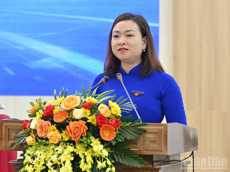 O camarada Tran Thi Ngoc Quynh, secretário da União da Juventude das Agências Centrais do Partido, discursou no Congresso. ndo_br_z7094709339825-48d4ae83f88f8f8e779698fd27d09535.jpg
