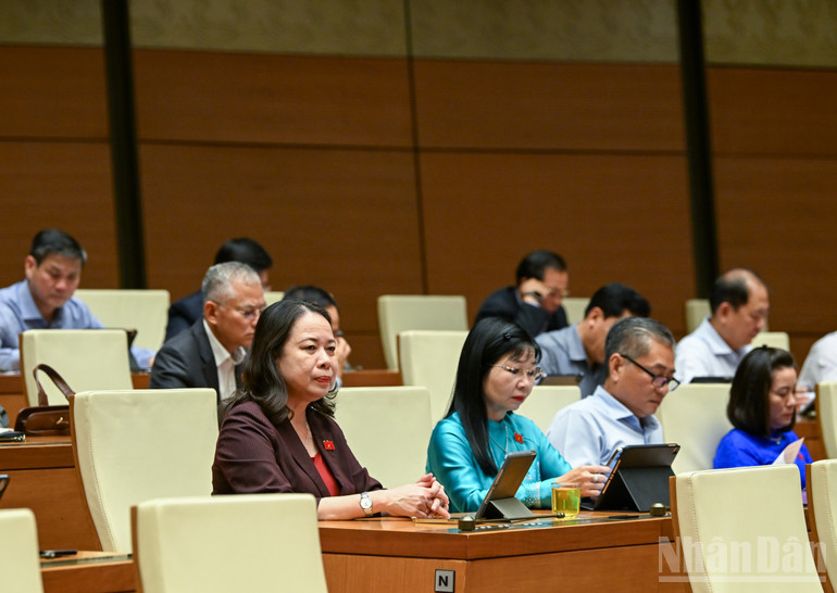 Các đại biểu dự phiên họp. (Ảnh: DUY LINH) ndo_br_bnd-2743.jpg